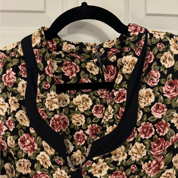 Short Sleeve Floral Jumpsuit Size 10 - Picture 4 of 16